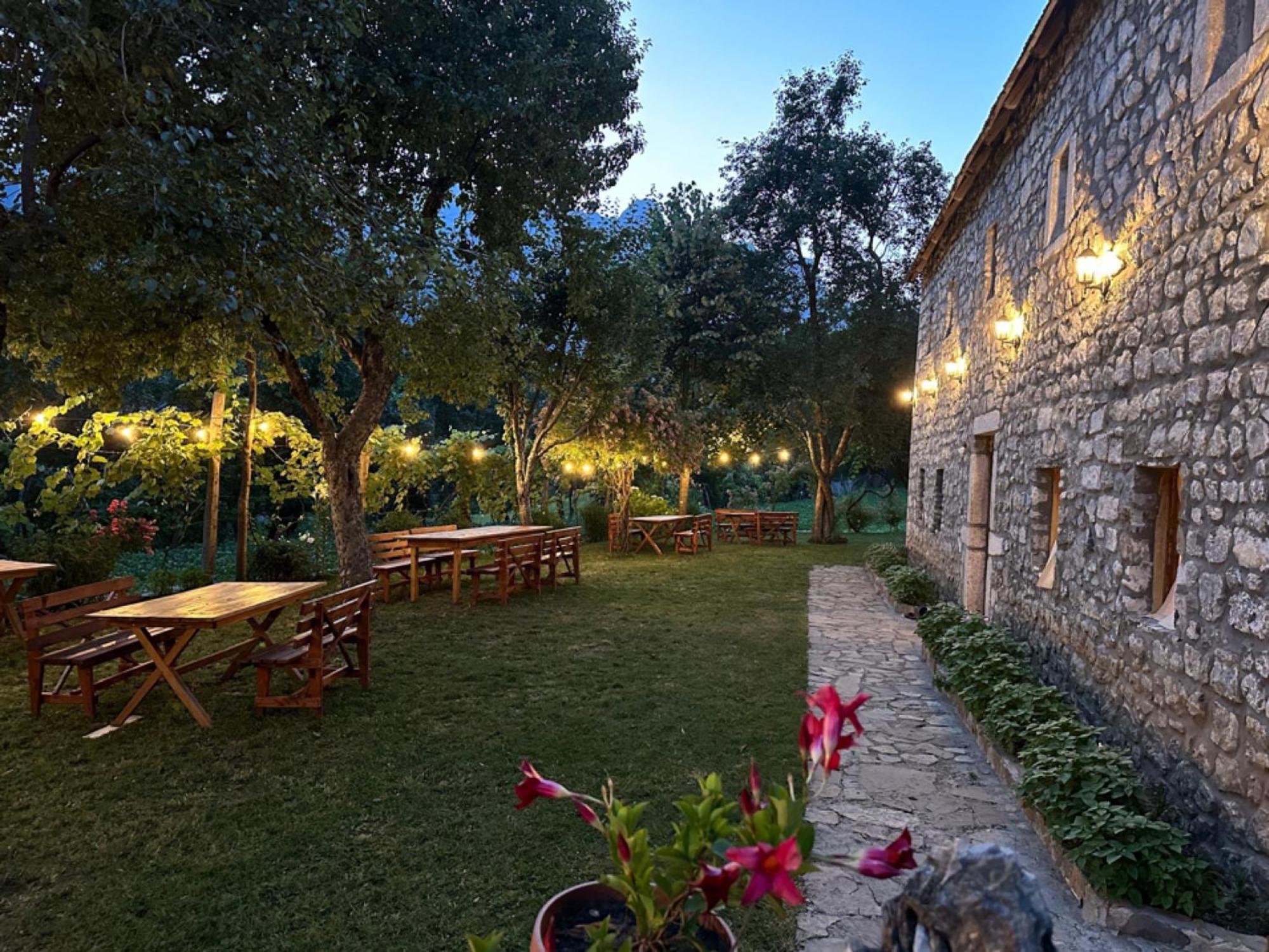 Bujtina Shkambi Hotel Theth Luaran gambar